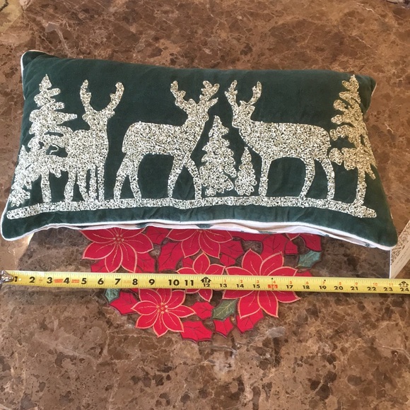 🆕 Cynthia Rowley Beaded Green Velvet Large Decorative Pillow Reindeer Deer Woods - Picture 13 of 16
